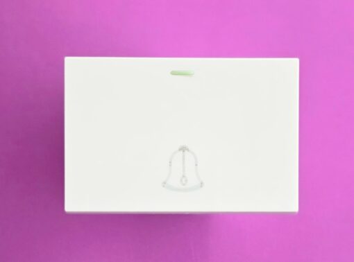 Công tắc và ổ cắm màu trắng