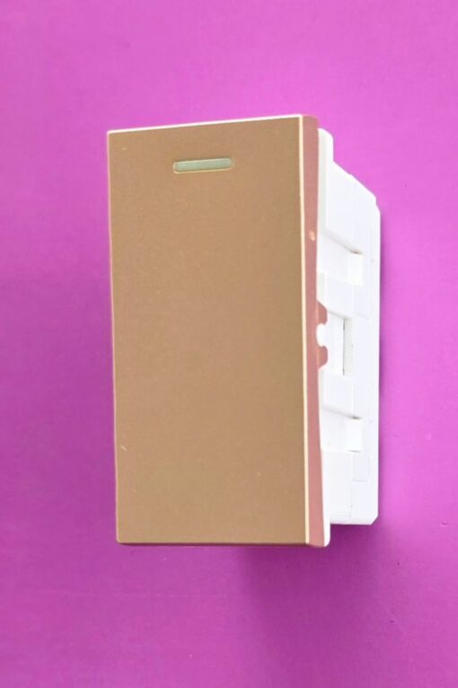 Công tắc và ổ cắm màu vàng