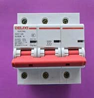 Aptomat cài ray MCB 3P 63A chống quá tải ngắn mặt DELIXI